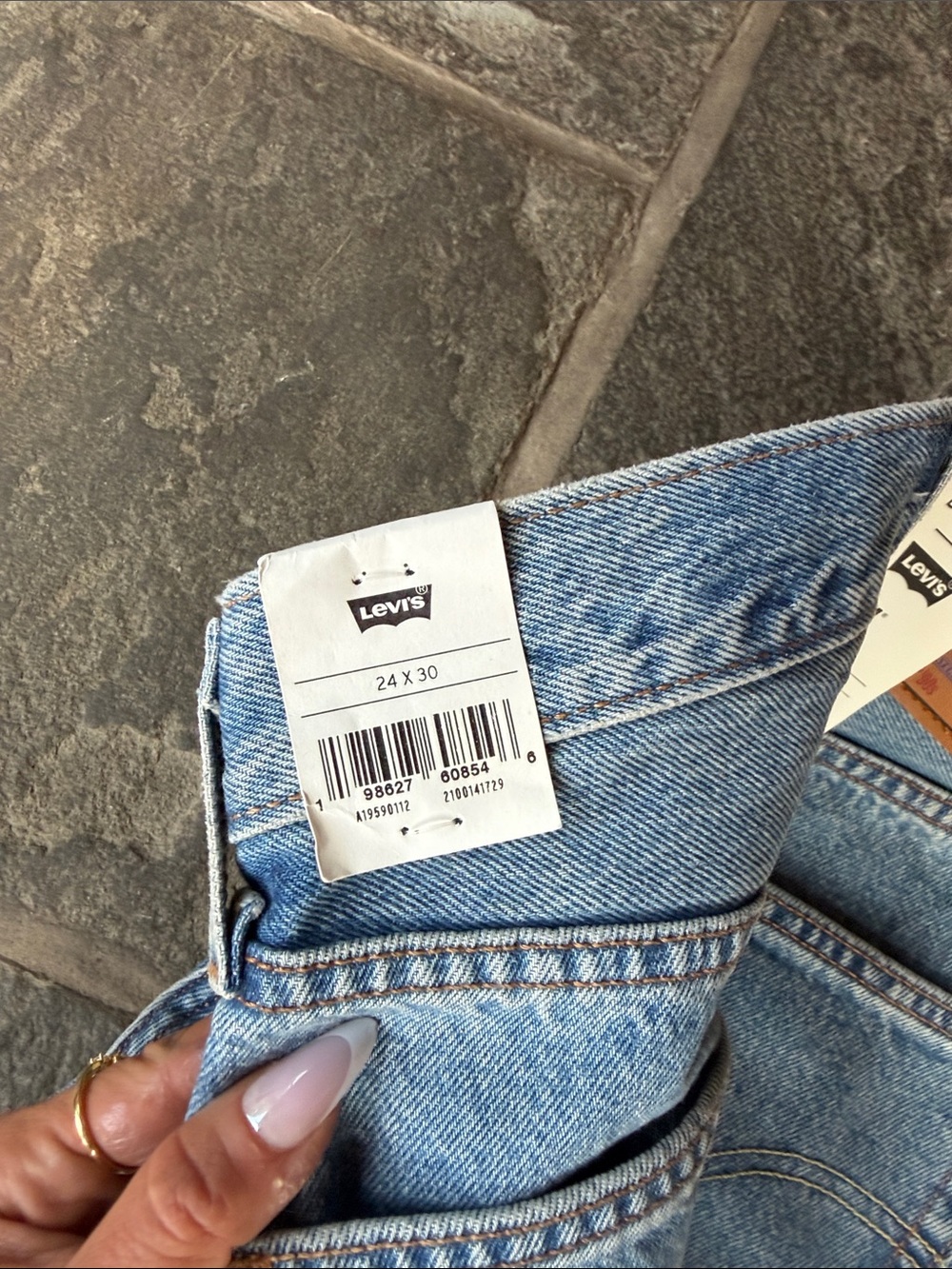 Levi’s xBEYONCE COLLAB: Medium Blue Wash, Embellished Women’s Jeans size:24x32 - Picture 4 of 9